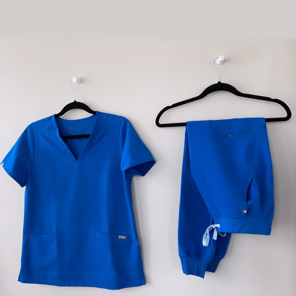 Figs 3 pocket scrub top and jogger scrub pants